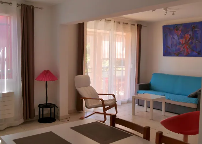 Appartement 60M2 - 2 Chambres A Une Minute Des Plages, Parking Prive